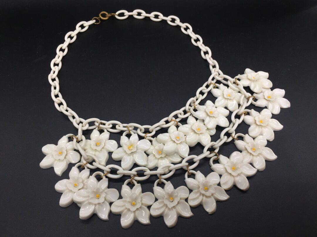 Fabulous c. late 1930s-early 1940s Molded Celluloid Bib Necklace