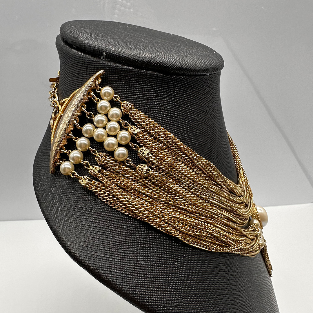 Vintage West German faux pearl bib or festoon necklace