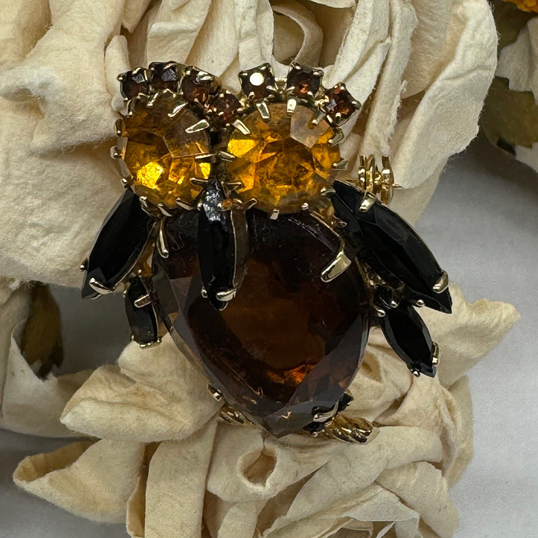 Cute Alice Caviness rhinestone owl brooch.