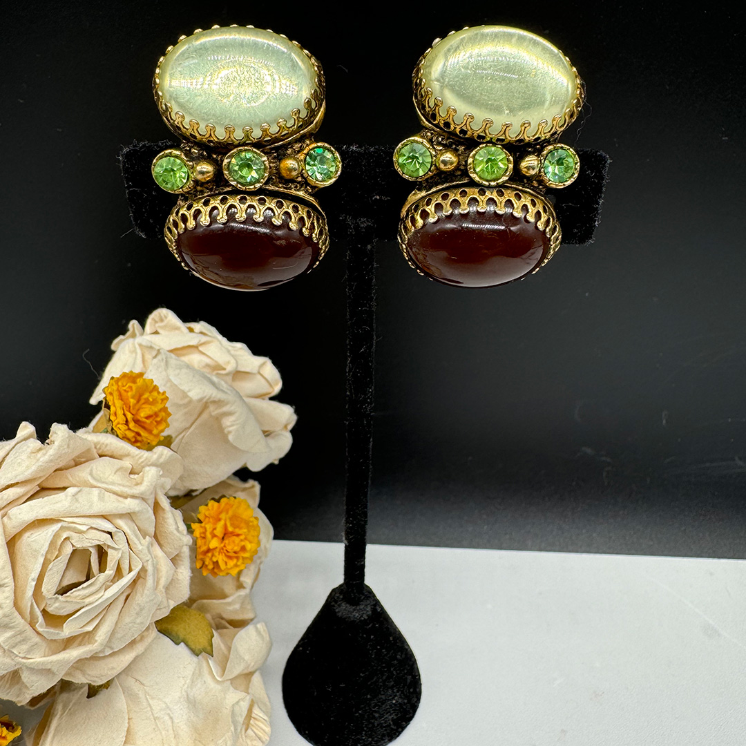 Selro cabochon clip back earrings.