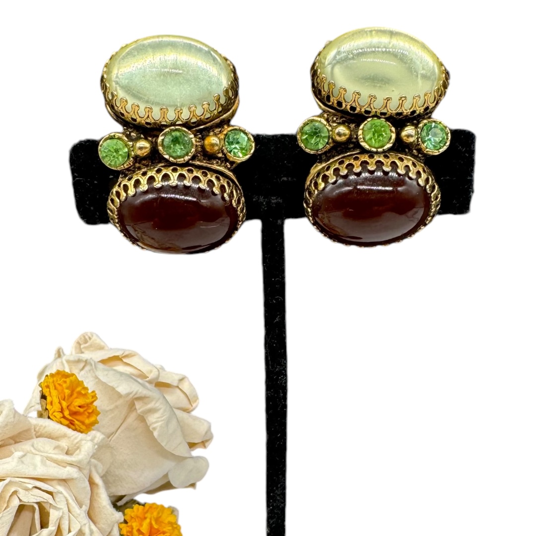 Selro cabochon clip back earrings.