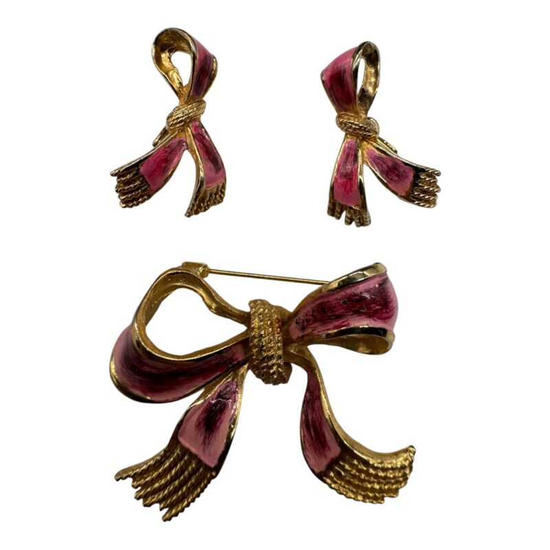 Vintage Hattie Carnegie brooch set.