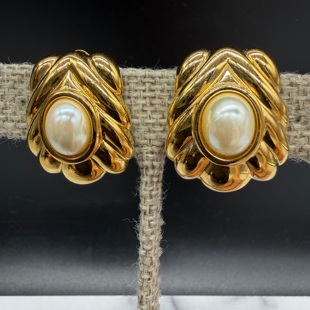 Crystaline faux pearl earrings.
