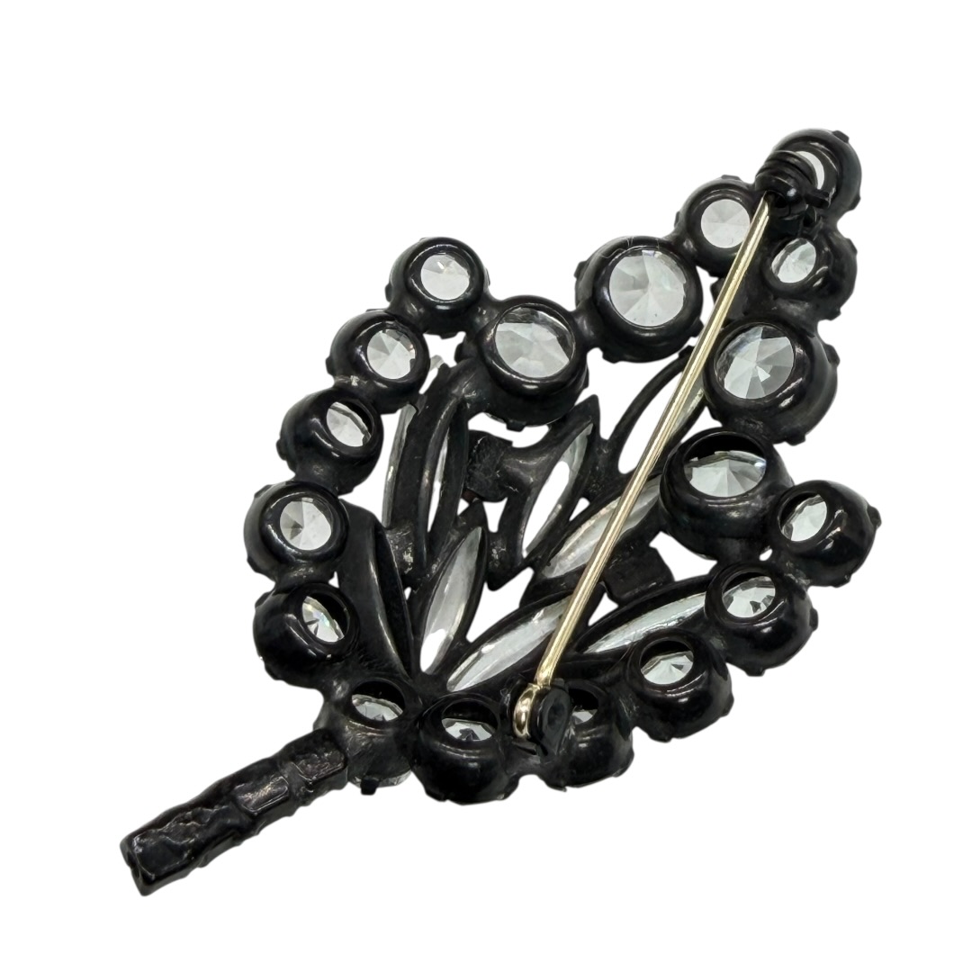 JAPANNED CLEAR RHINESTONE BROOCH