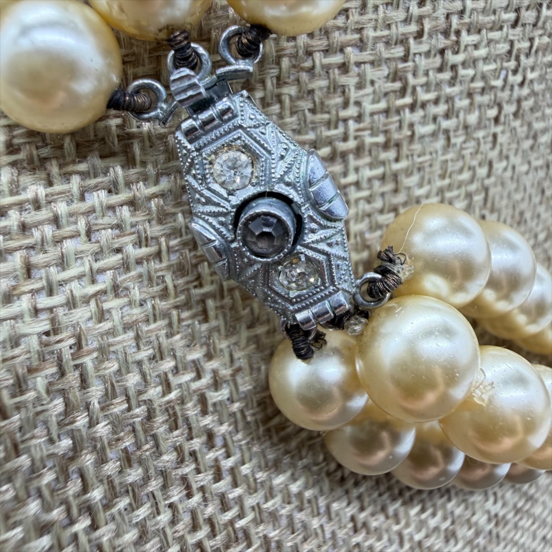 Beautiful vintage triple-strand glass faux pearl necklace clasp.