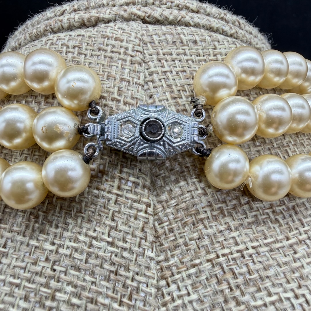 Beautiful vintage triple-strand glass faux pearl necklace clasp back.