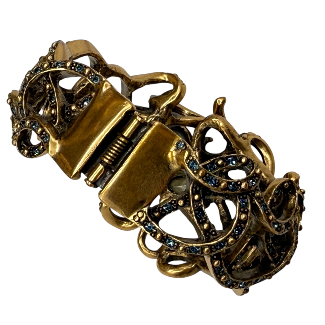 Oscar de la Renta sapphire color bracelet back.