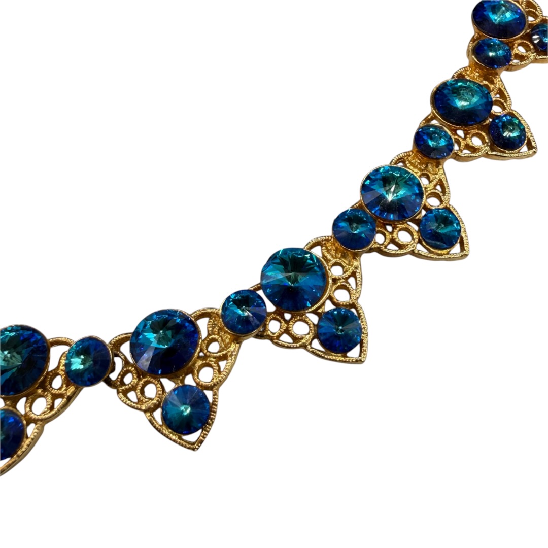 Vintage Bermuda blue rivoli rhinestone necklace up close.